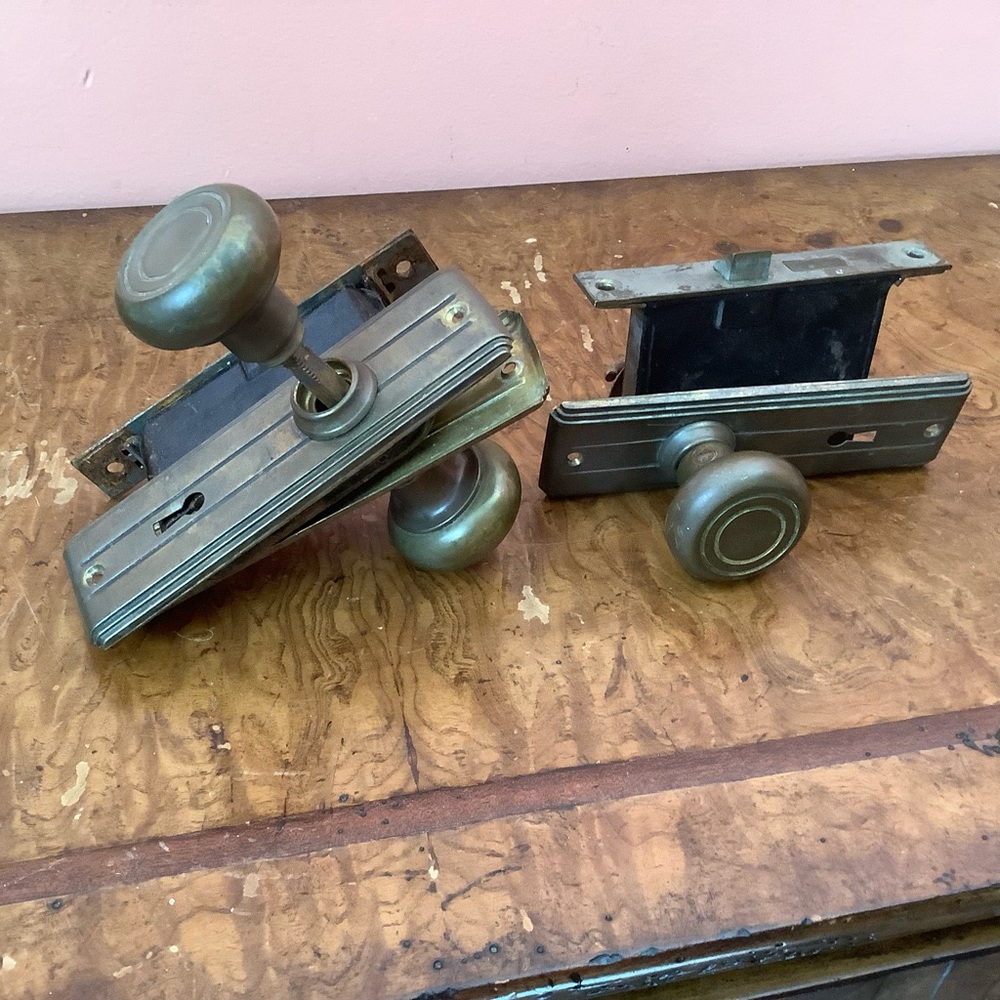 Lot of 2 Antique-Style Brass Door Knobs  in Aged Brass for parts only